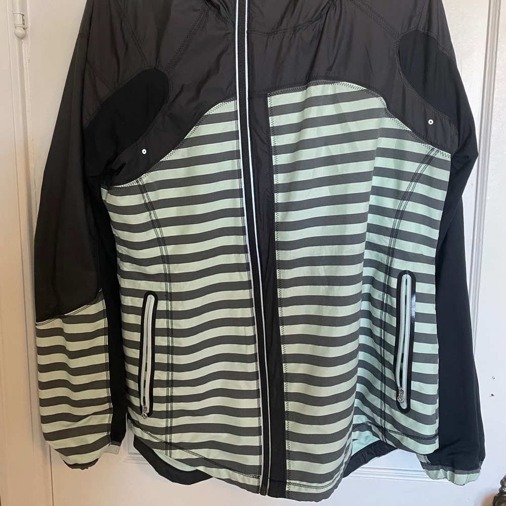 Lululemon windbreaker